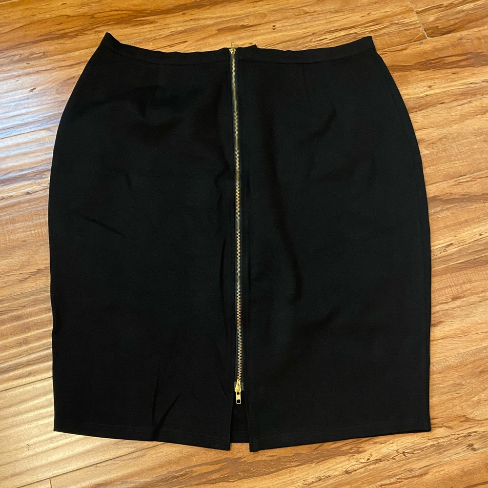 CITY CHIC Back zip pencil skirt